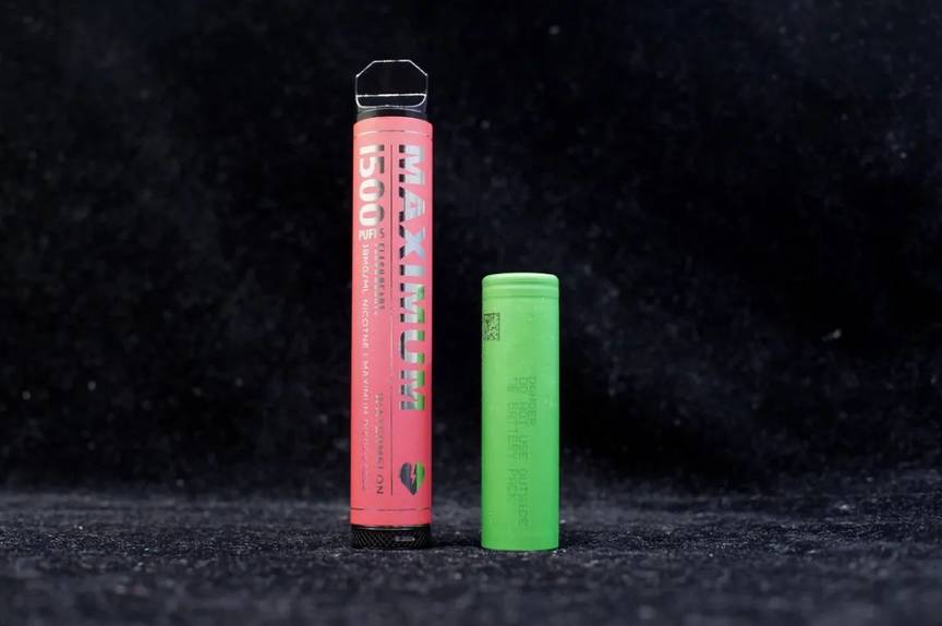 闪电心一次性电子烟设备!可调进气,给予你1500口的满足!