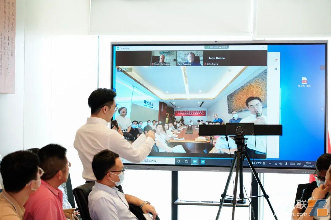 与海外协会视频连线中