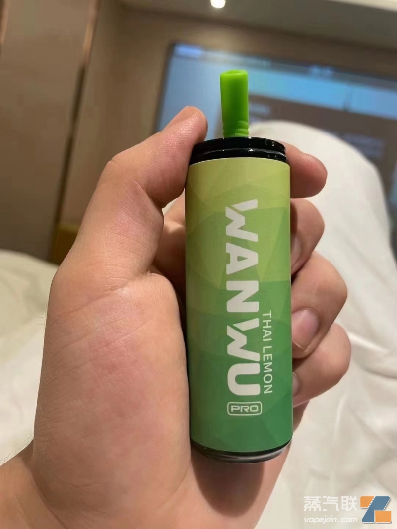 玩雾可乐罐 一次性电子烟实拍图