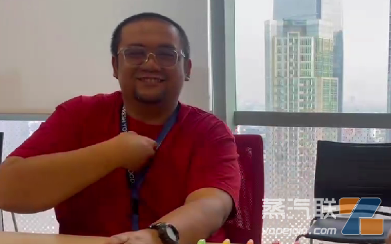 （Refre5h品牌创始人PT Vaperia先生带CVIC参观总部办公室）