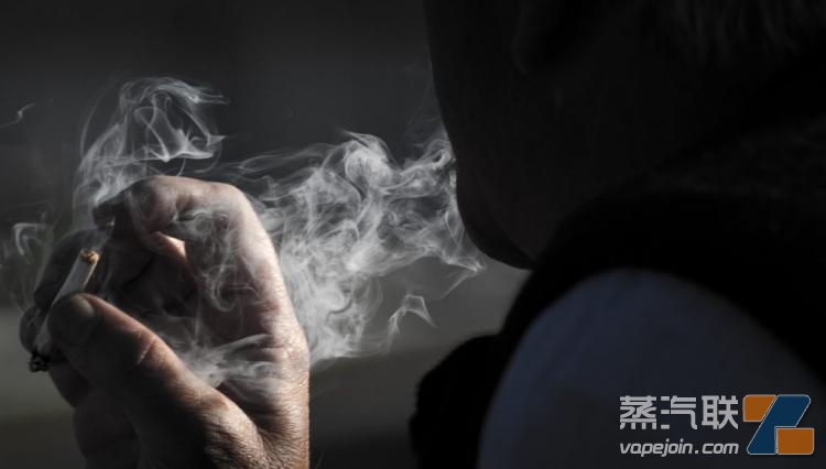 美国烟草公司被要求在9月30日之前张贴吸烟健康风险标志